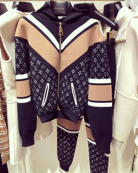 Louis Vuitton warm up suit